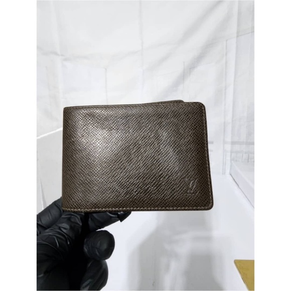 Authentic Louis Vuitton Taiga Bifold Wallet Brown - Picture 3 of 11